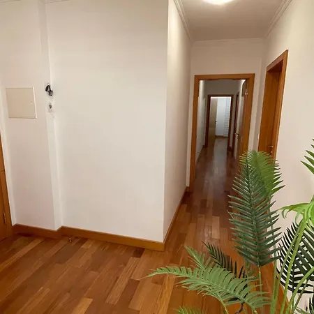 Airport Apartment *
