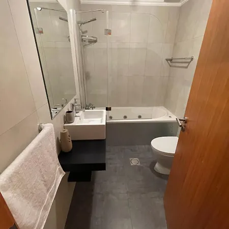 Airport Apartment *